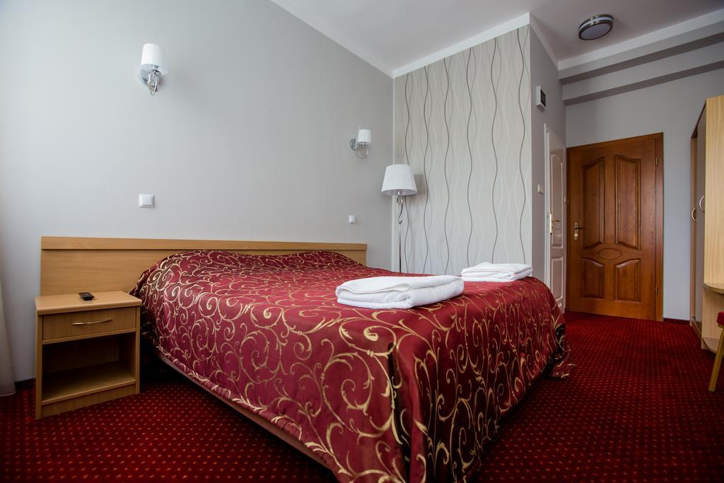 Baron Hotel Ciechanów Екстериор снимка