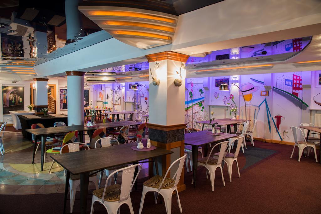 Baron Hotel Ciechanów Екстериор снимка