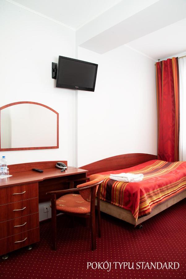 Baron Hotel Ciechanów Екстериор снимка