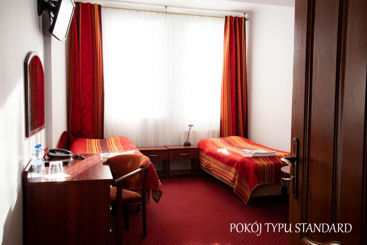 Baron Hotel Ciechanów Екстериор снимка